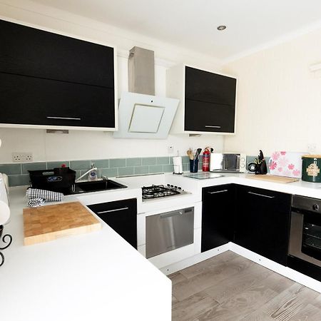 Willow Cottage - Cost 3 Bed Cottage In Penrhyn Bay With Sea Views With Access To Snowdonia Rhôs-on-Sea Buitenkant foto