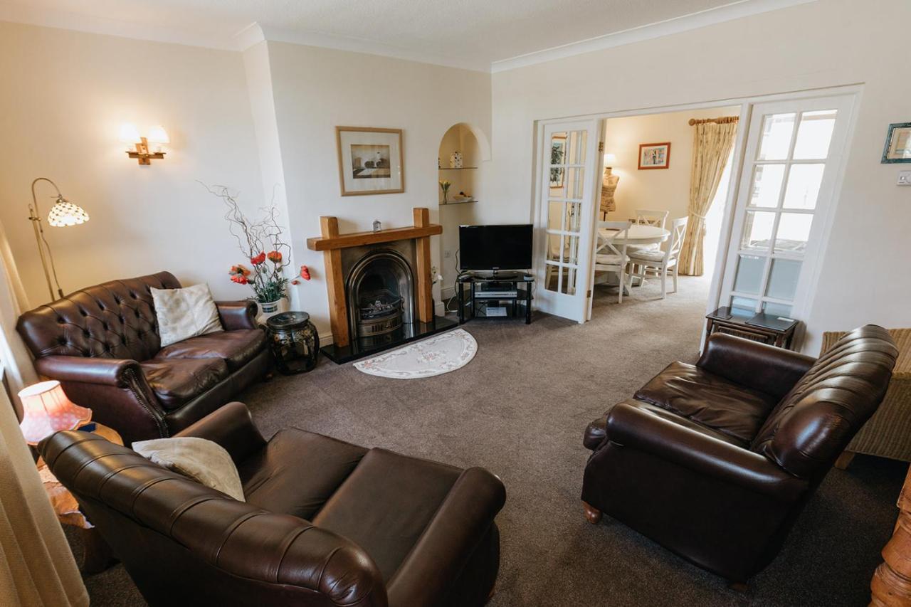 Willow Cottage - Cost 3 Bed Cottage In Penrhyn Bay With Sea Views With Access To Snowdonia Rhôs-on-Sea Buitenkant foto