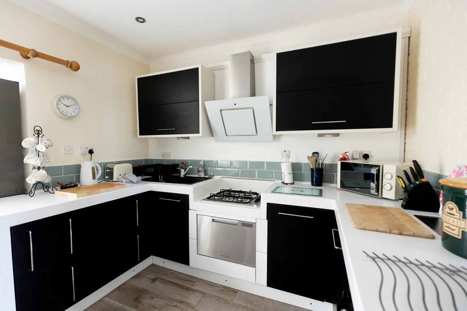 Willow Cottage - Cost 3 Bed Cottage In Penrhyn Bay With Sea Views With Access To Snowdonia Rhôs-on-Sea Buitenkant foto