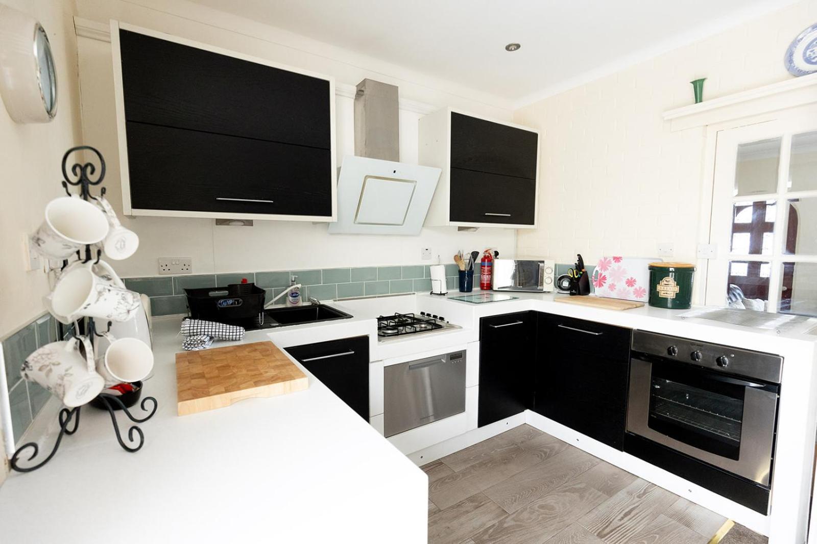 Willow Cottage - Cost 3 Bed Cottage In Penrhyn Bay With Sea Views With Access To Snowdonia Rhôs-on-Sea Buitenkant foto