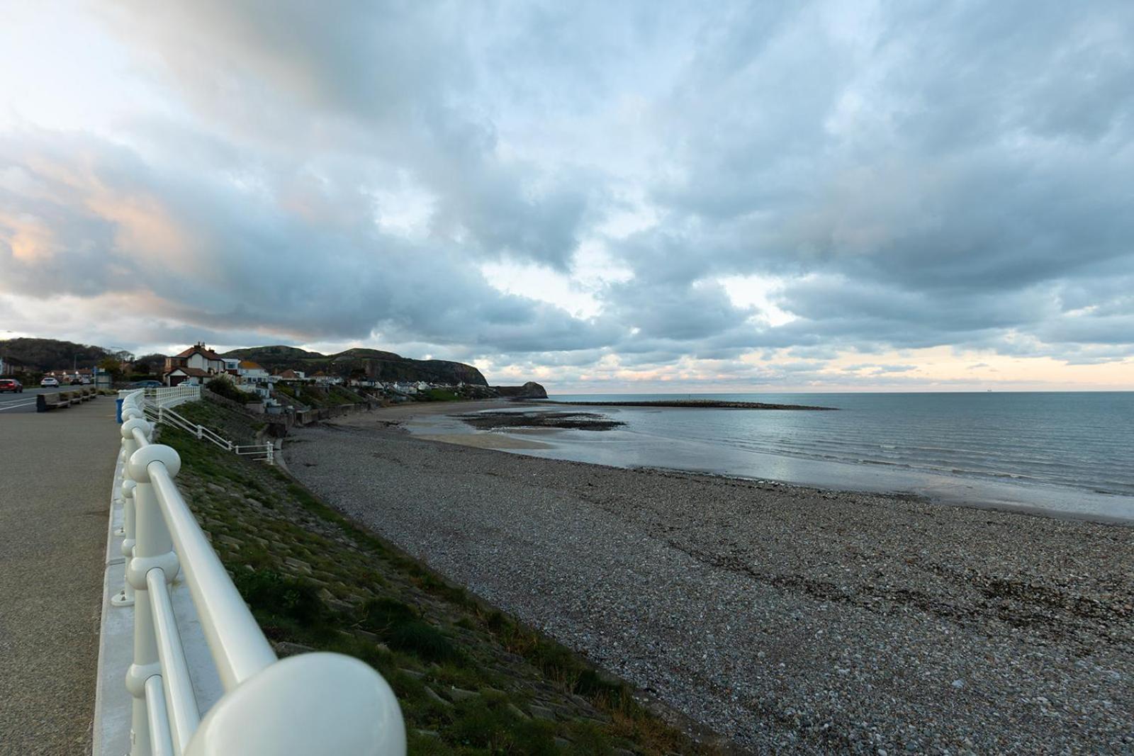 Willow Cottage - Cost 3 Bed Cottage In Penrhyn Bay With Sea Views With Access To Snowdonia Rhôs-on-Sea Buitenkant foto